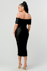 Vestido off shoulder wrap saten