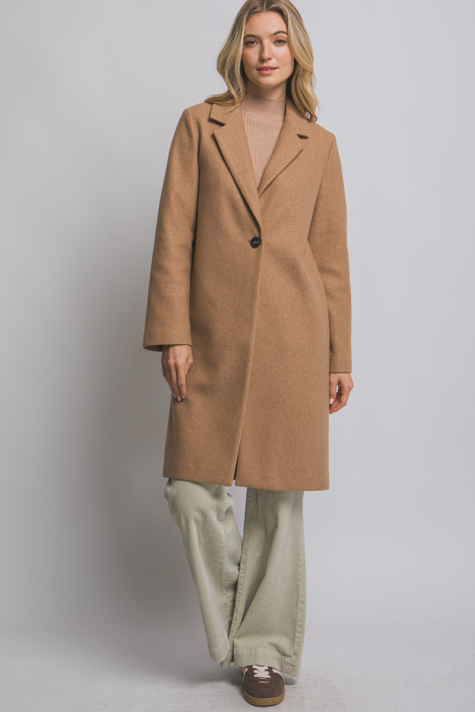 Abrigo largo con botón