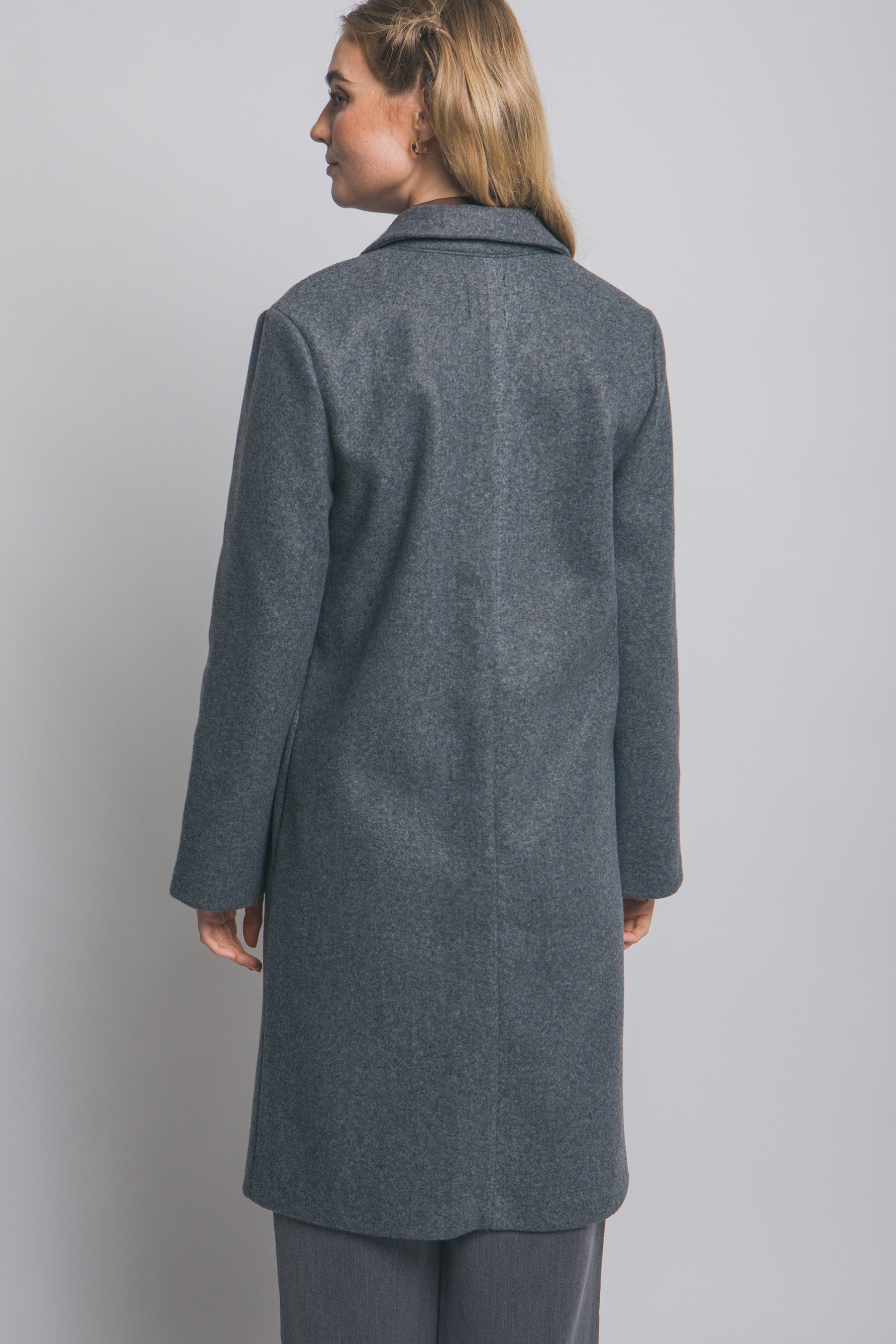 Abrigo largo con botón