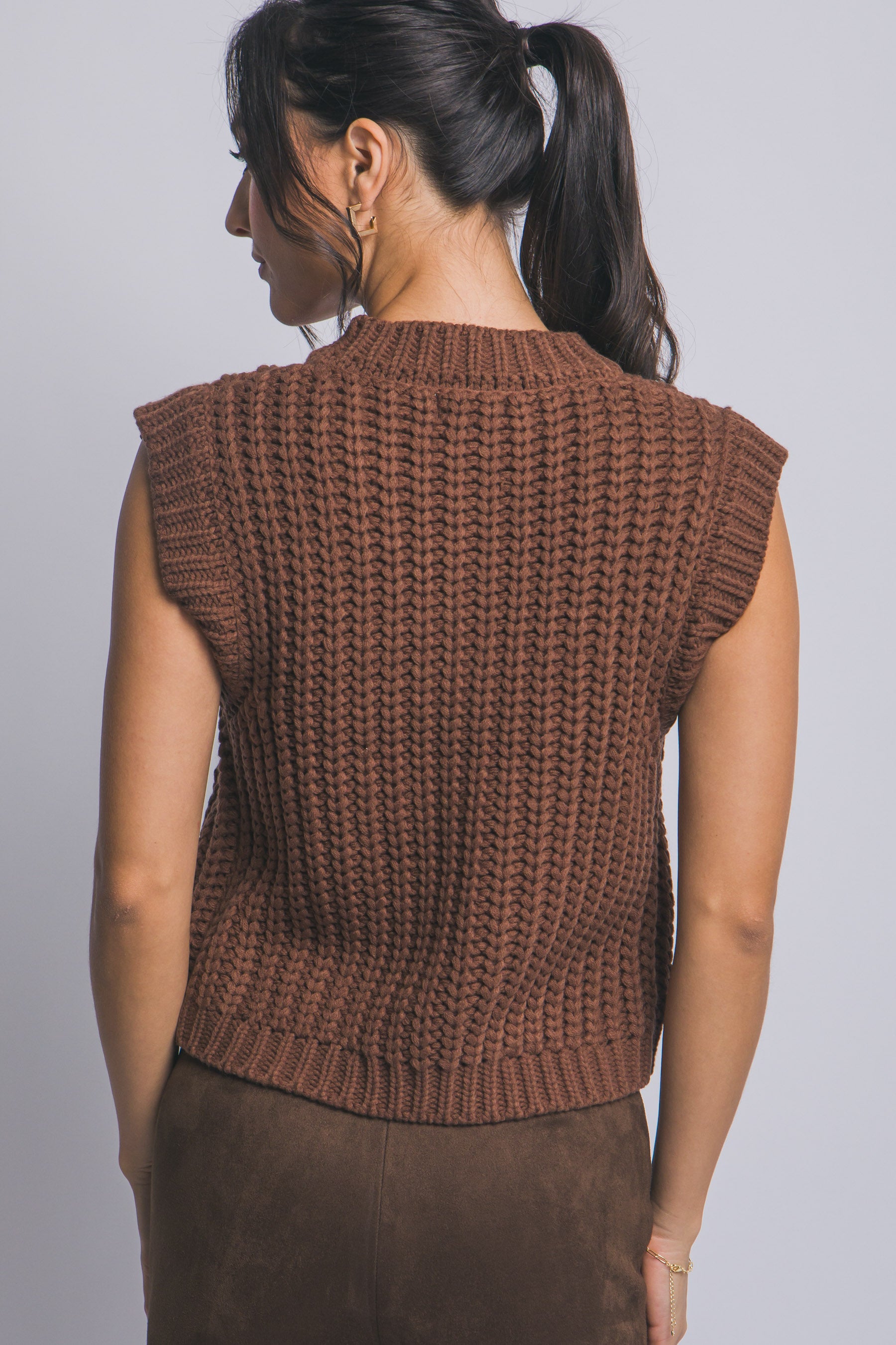 CHALECO DE ESTAMBRE CON BOTONES