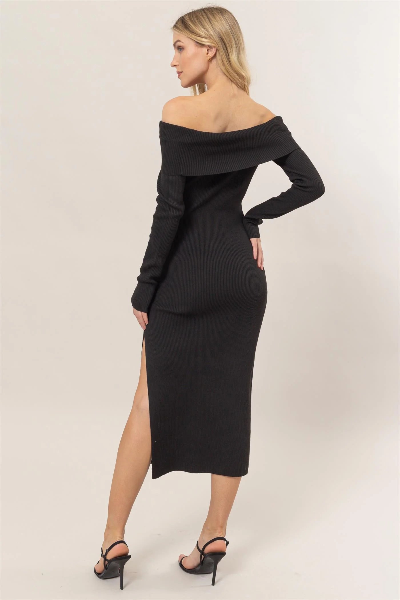 Vestido off-shoulder de punto