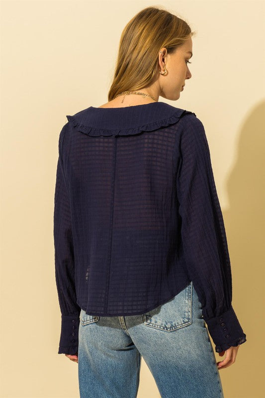 Blusa con cuello de volantes