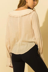 Blusa con cuello de volantes