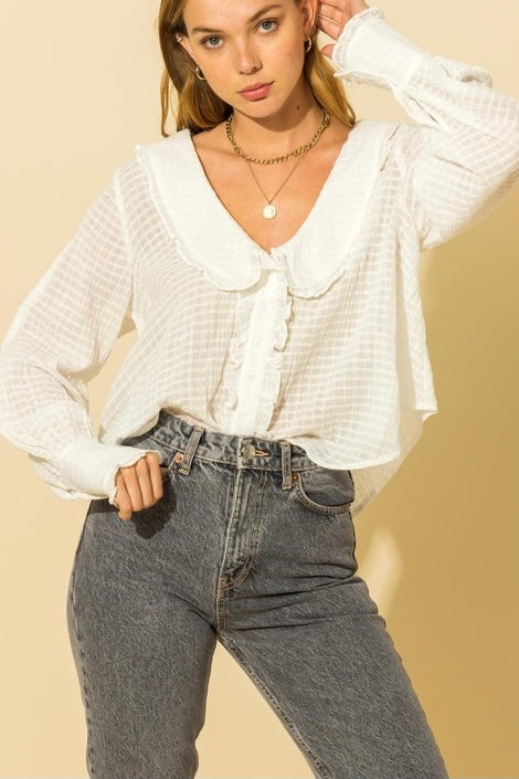 Blusa con cuello de volantes