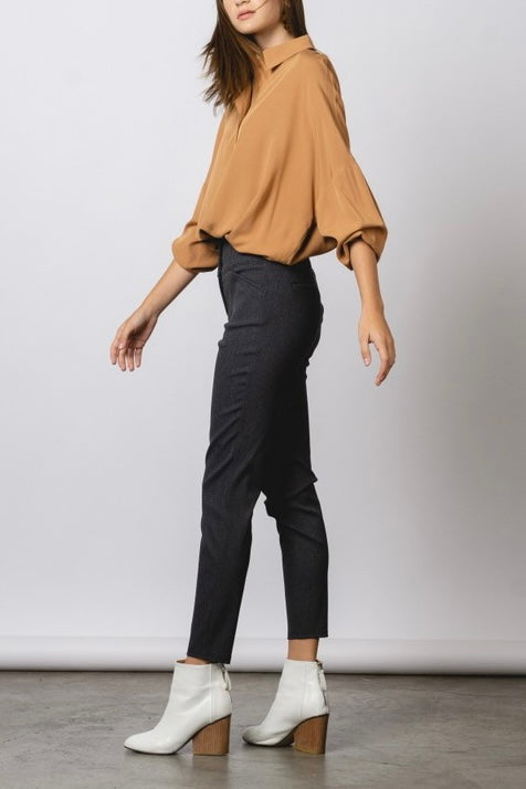 Pantalón con textura  tiro alto