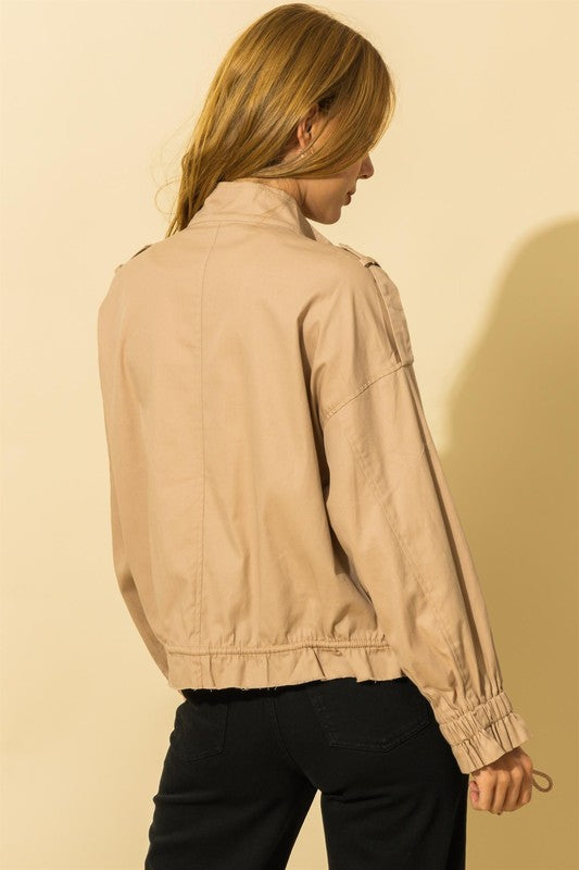 Chaqueta con bolsillos y cremallera