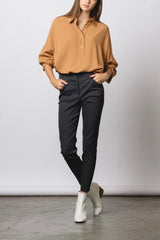 Pantalón con textura  tiro alto
